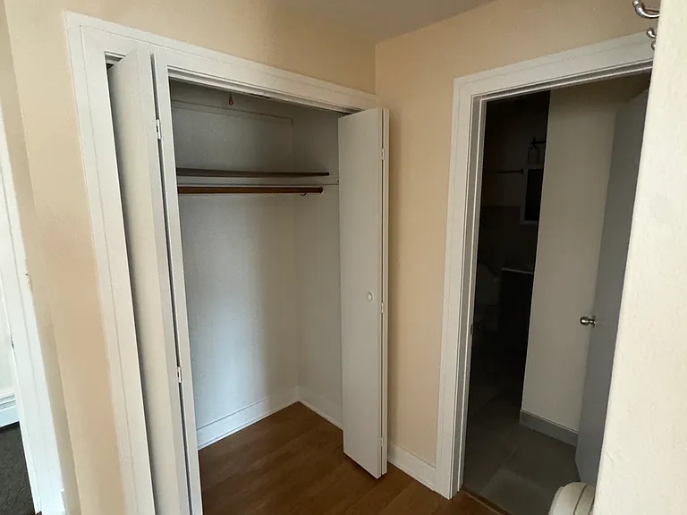 7018 W Archer Ave #2R — Photo 4