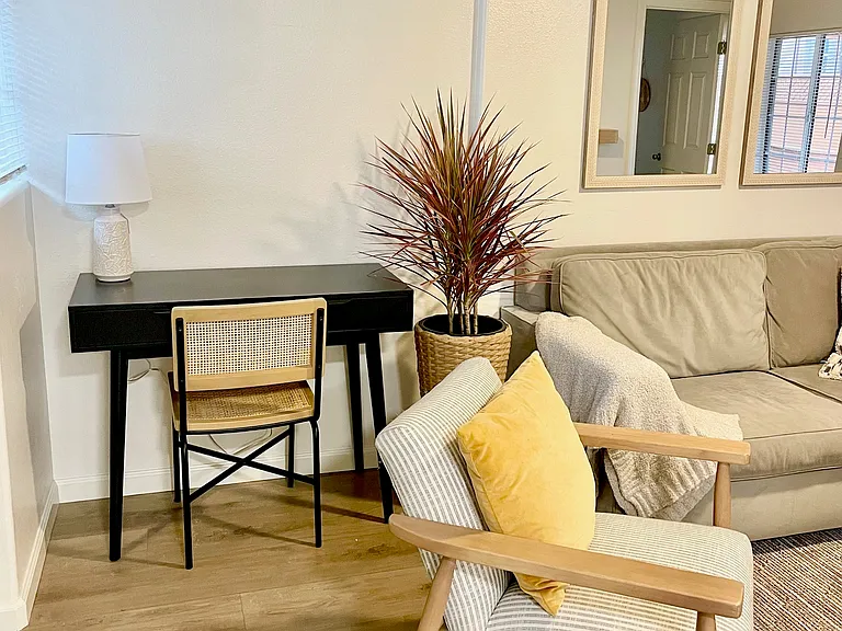 5066 Voltaire St #4 — Photo 32