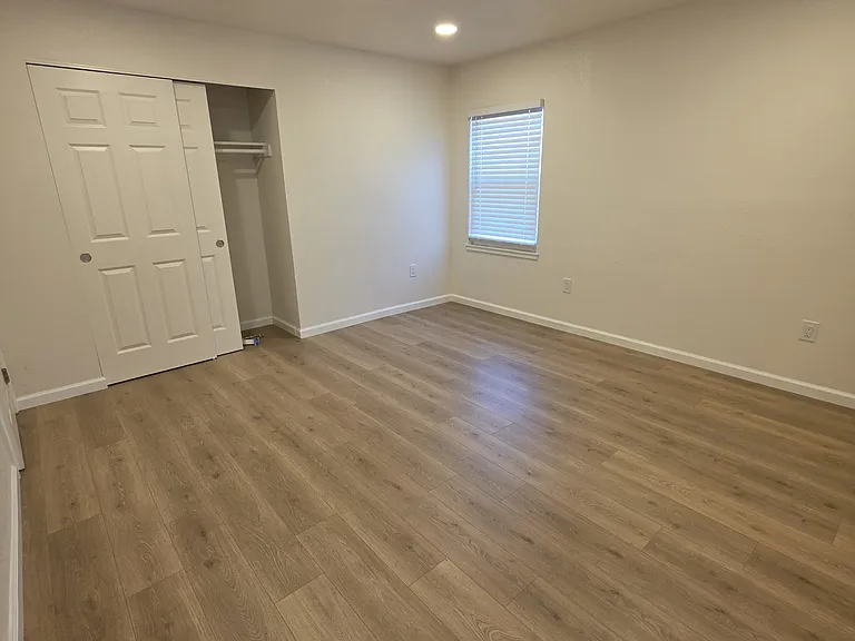 1086 Mersey Ave — Photo 28