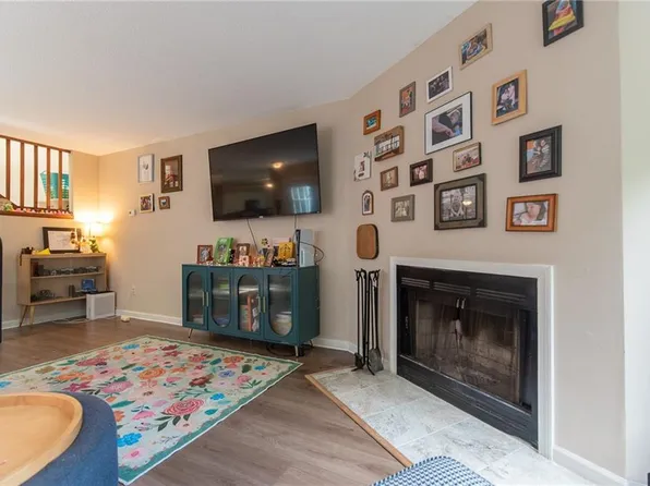 15 Loyalist Dr #15B, Uxbridge, MA 01569