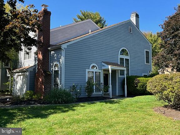2nd image of 641 Danbury Ct