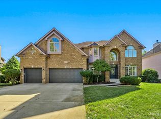 316 White Pines Ln, Oswego, IL