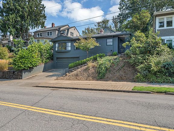 4th image of 3916 SW Council Crest Dr
