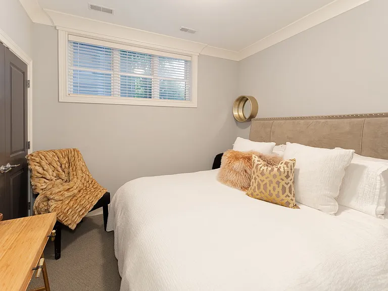1247 W Oakdale Ave — Photo 6