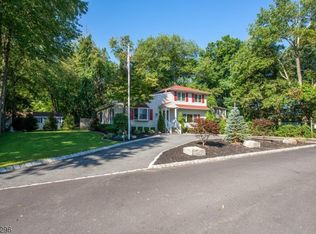 5 Blackfoot Rd W, Hewitt, NJ 07421
