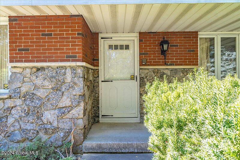 4th image of 266 Loudon Road