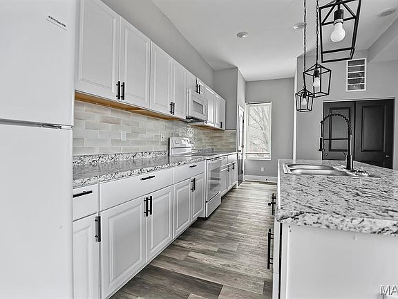 4th image of 3938 Iowa Ave