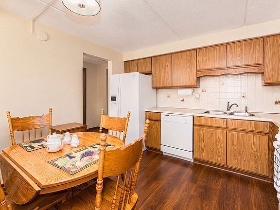 4th image of 1441 E Thacker St APT 304