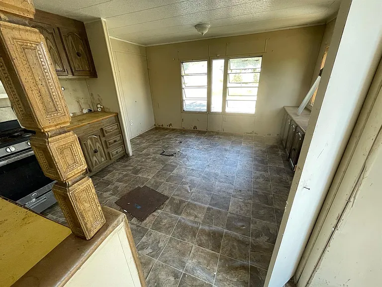 56 Lincoln Ave — Photo 20