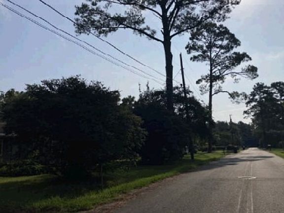 Exterior Neighborhood (street photo)