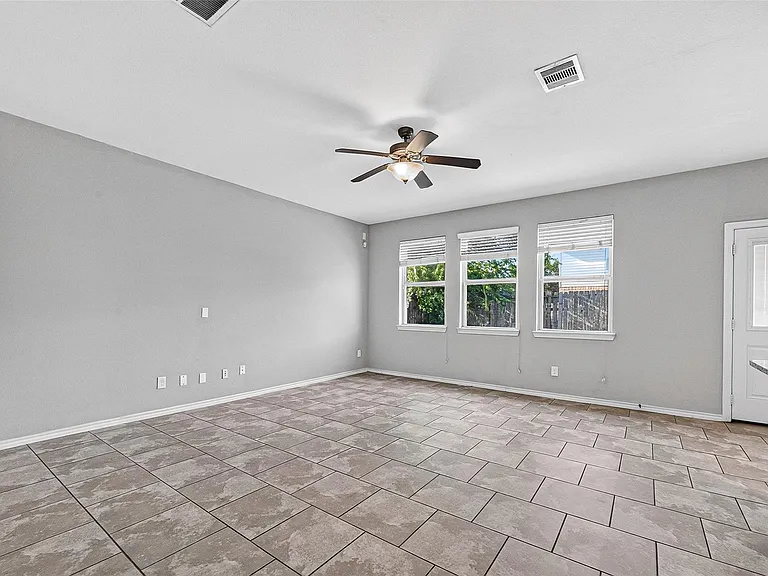 1326 Seagler Pond Ln — Photo 8