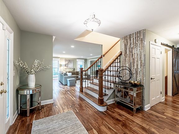 4th image of 4013 Mitchell Dr