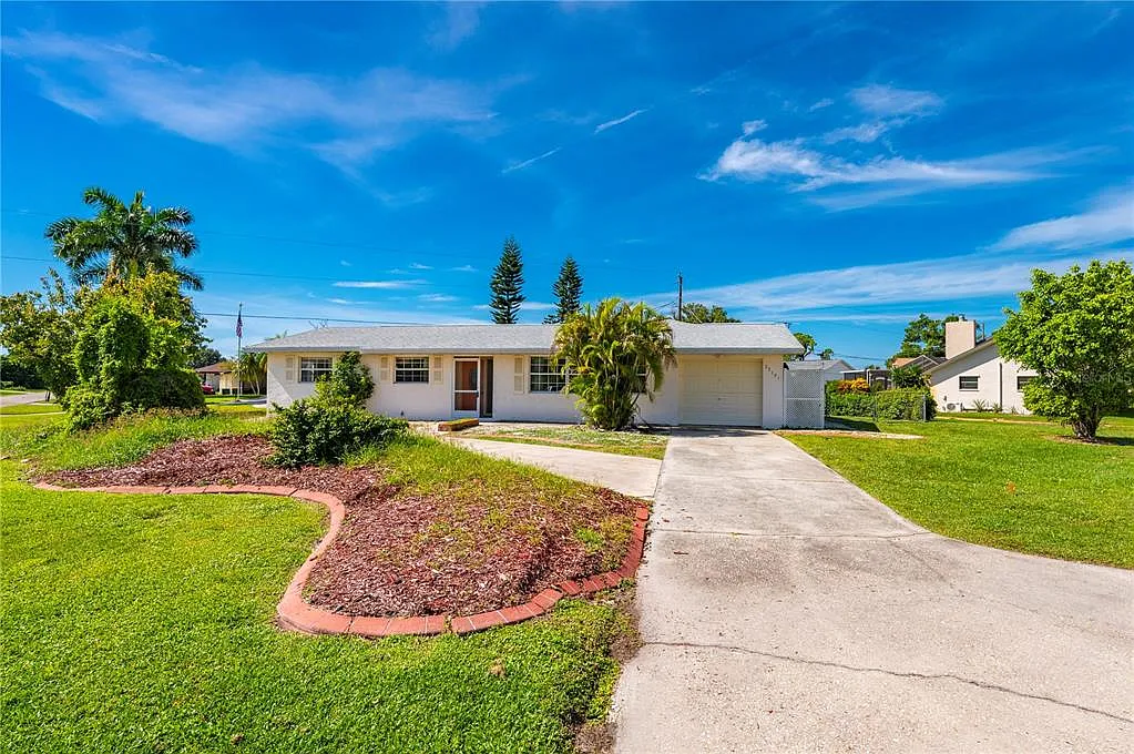 3 bed, 2.0 bath, 1628 sqft, $2,200 — Photo 1