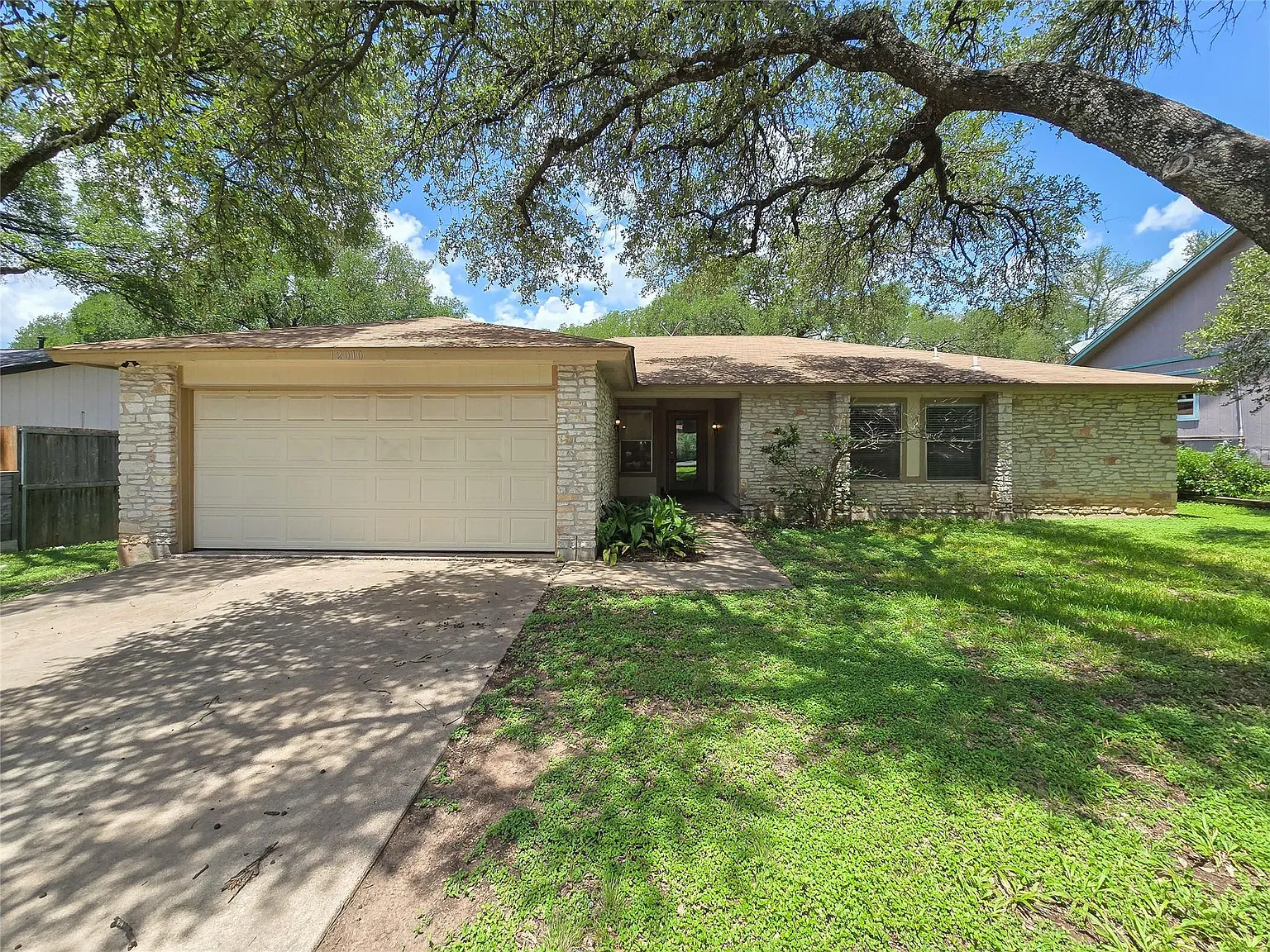 4 bed, 2.0 bath, 1838 sqft, $2,495 — Photo 1