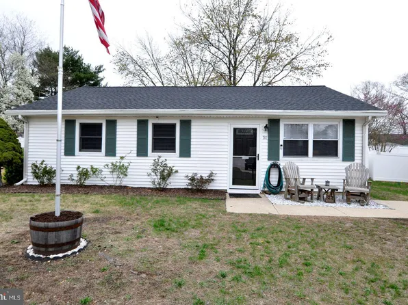 51 Cambridge Ave, Sicklerville, NJ 08081