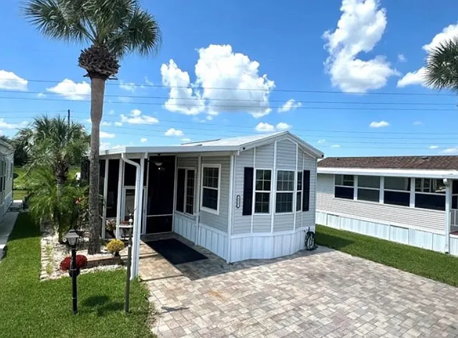 Building Photo - 4637 W Palm Dr