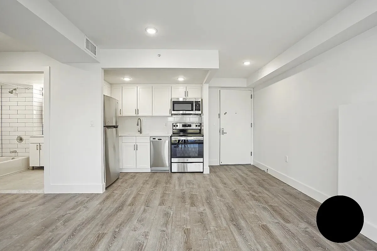 69-05 Ditmars Boulevard — Photo 1