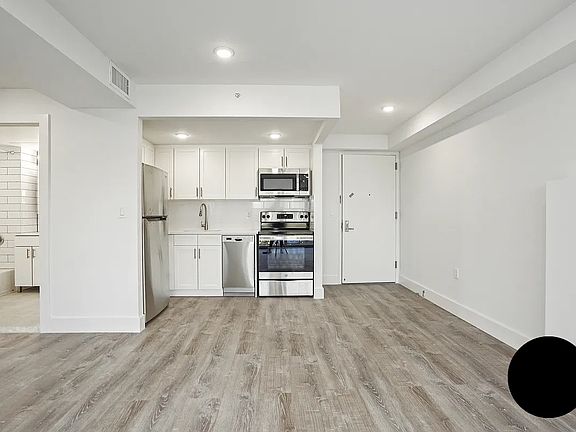 2nd image of 69-05 Ditmars Blvd #2B