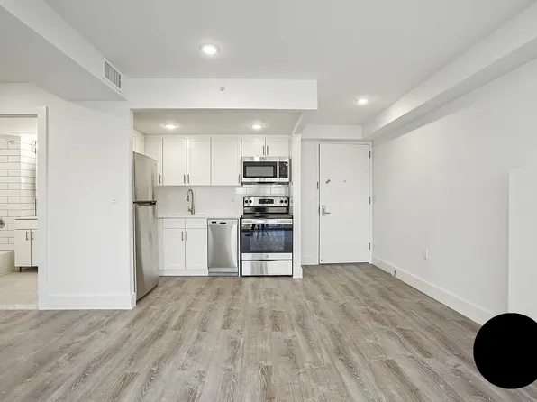 69-05 Ditmars Boulevard image 1 of 10