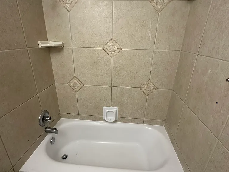 Relatively New Bathfitter Bathtub/shower 2024