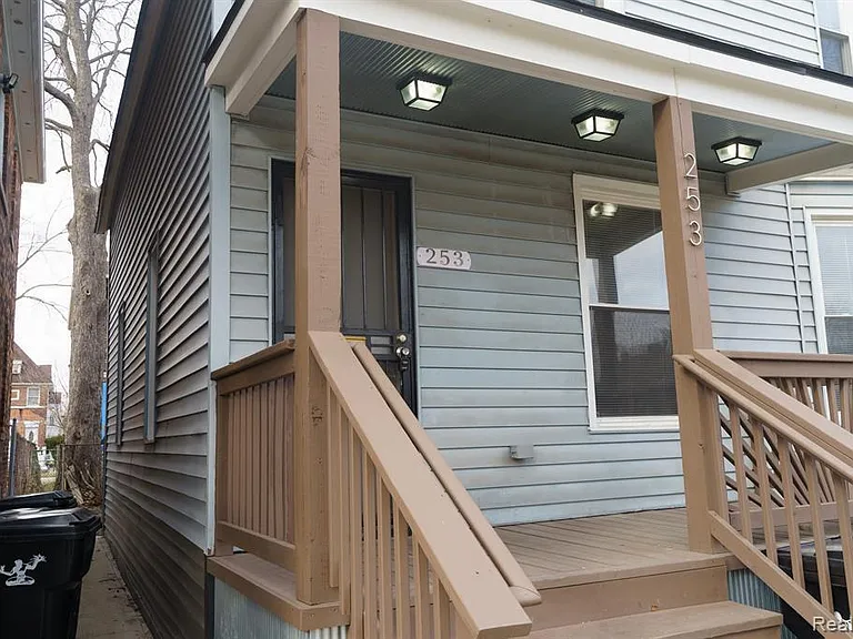 253 Custer St — Photo 17