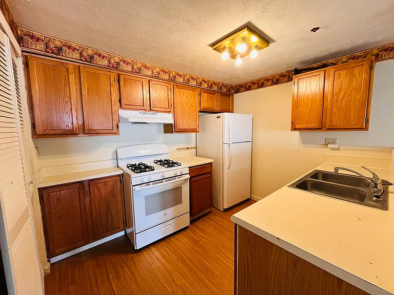 4245 Courtside Dr — Photo 11