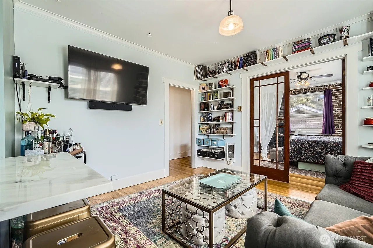 214 Summit Ave E, Unit 407 — Photo 1