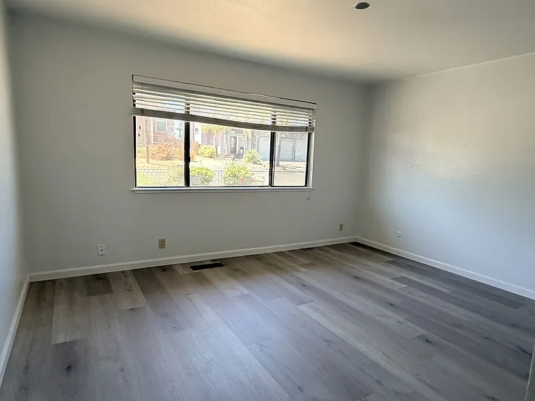 1323 Discovery Bay Blvd — Photo 33