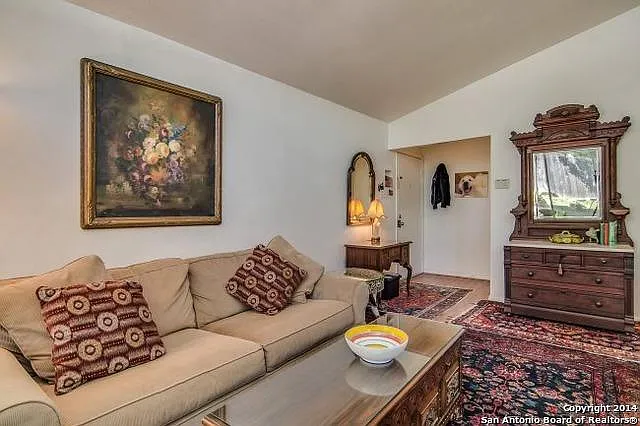 8426 Laurelhurst Dr — Photo 3
