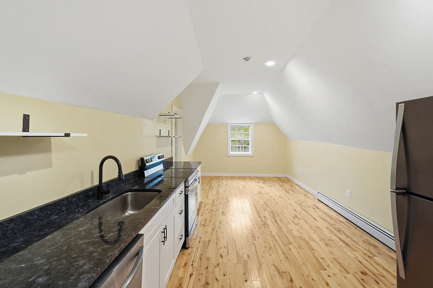 5 bed, 1000 sqft, $2,250 — Photo 1