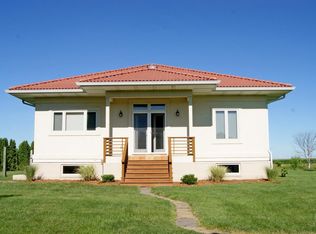 2142 N B St, Fairfield, IA 52556