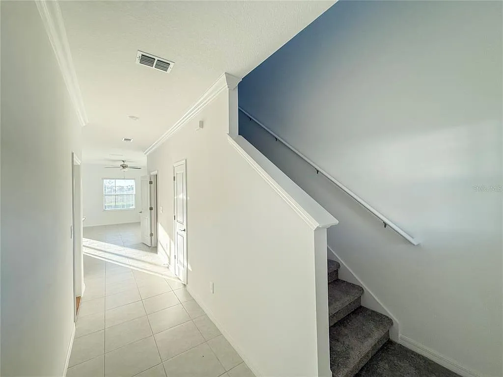 3 bed, 2.5 bath, 1601 sqft, $2,100 — Photo 2