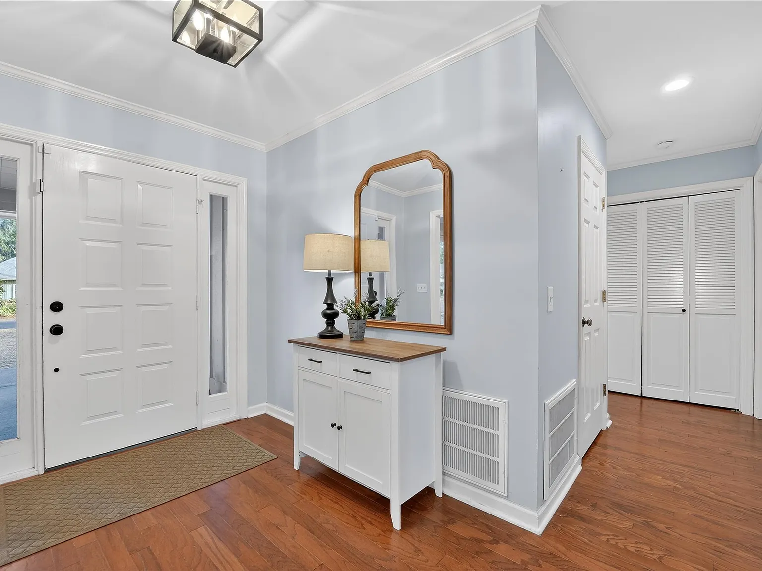 4 bed, 2322 sqft, $4,000 — Photo 2
