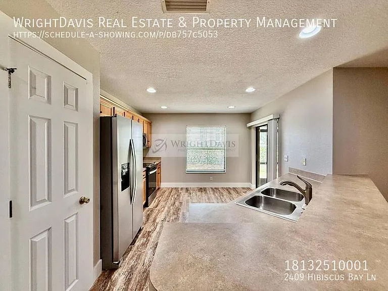 2409 Hibiscus Bay Ln — Photo 13