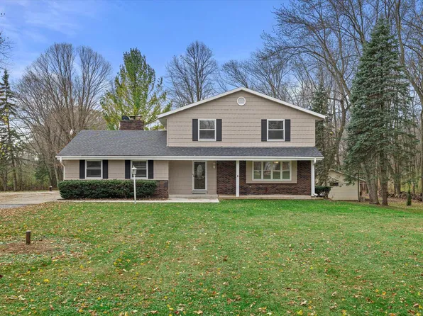 6687 Kingswood DRIVE, Cedarburg, WI 53012