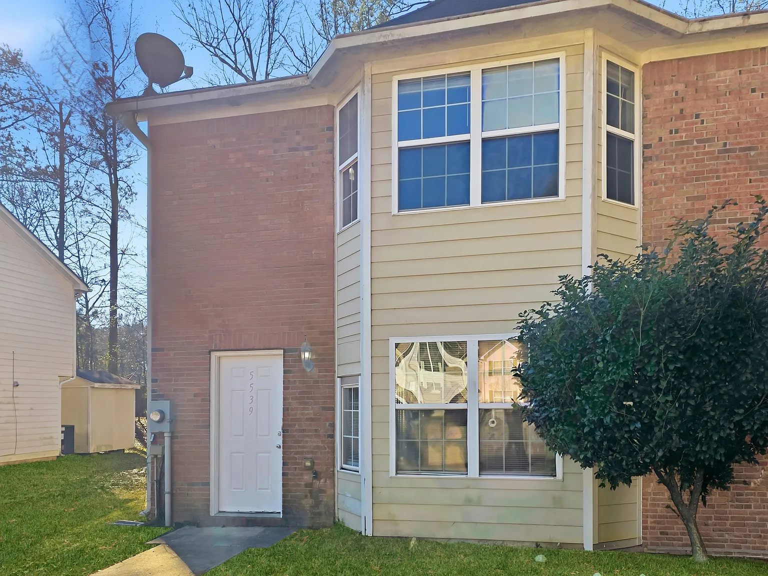 5539 Pineridge Court - 1 — Photo 2