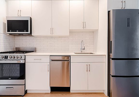 5th image of 600 Washington St APT 515
