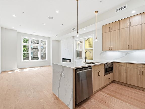 5th image of 152 Bleecker St #2