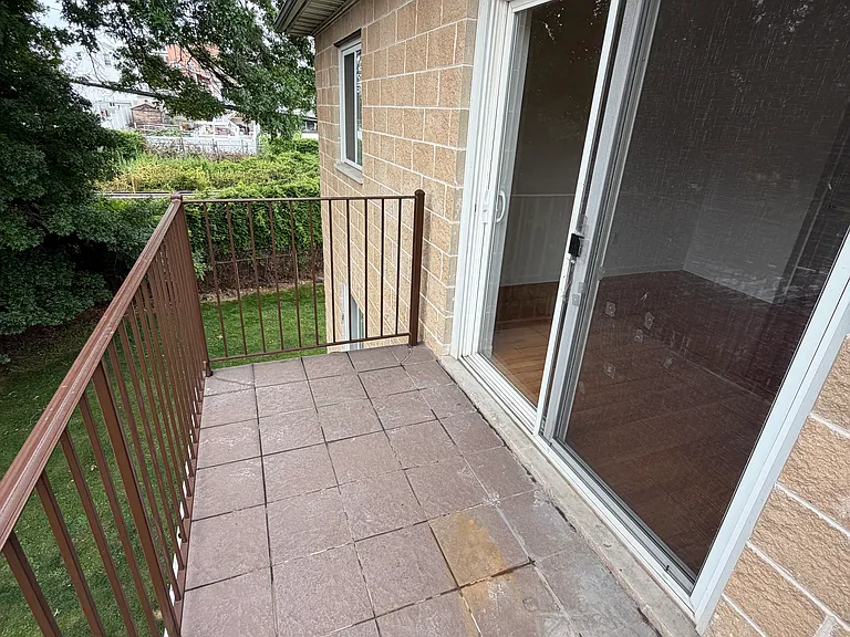 3B Rockwell Ave #3B — Photo 9