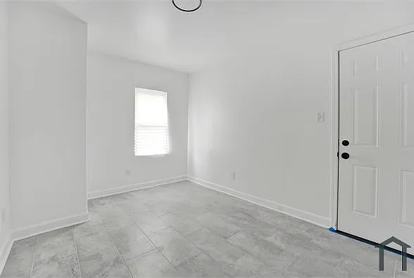 869 N Montgomery St — Photo 13