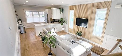 2nd image of 16 Common St #5