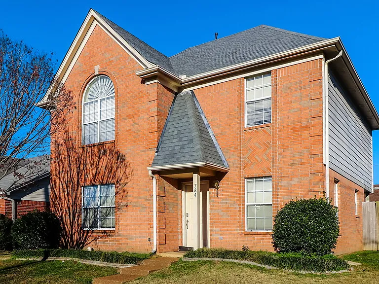 784 Breeze Way — Photo 4