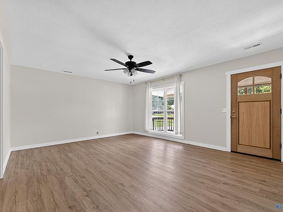 4th image of 4708 Lloyd St