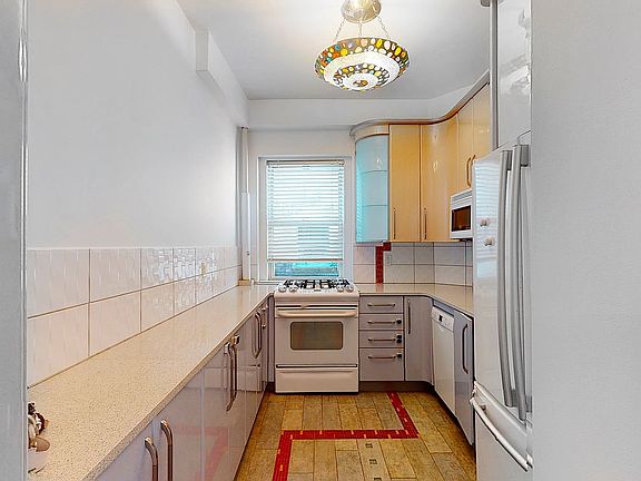 4th image of 341 W 70th St #5C