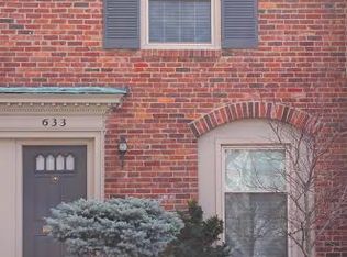 633 Robinwood Dr, Pittsburgh, PA 15216