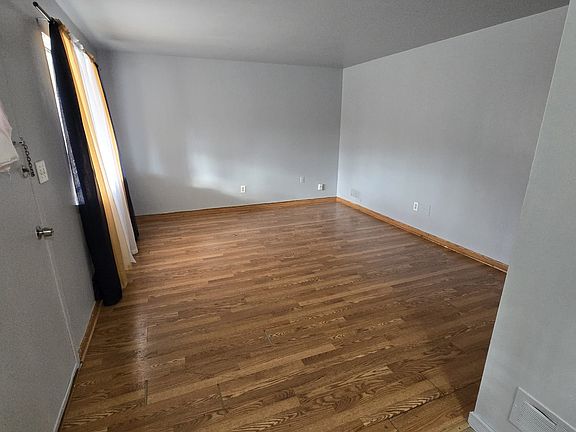 3rd image of 4181 Bedford St