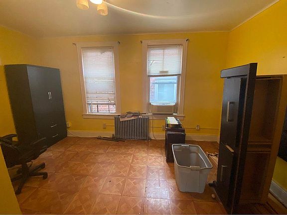 3rd image of 180 Willow St