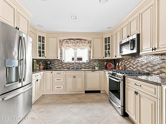 5th image of 78 Kennington St
