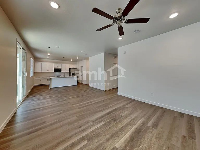 12611 W Flynn Ln — Photo 6