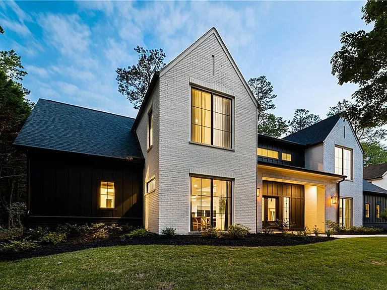 2742 Winding Ln NE — Photo 3